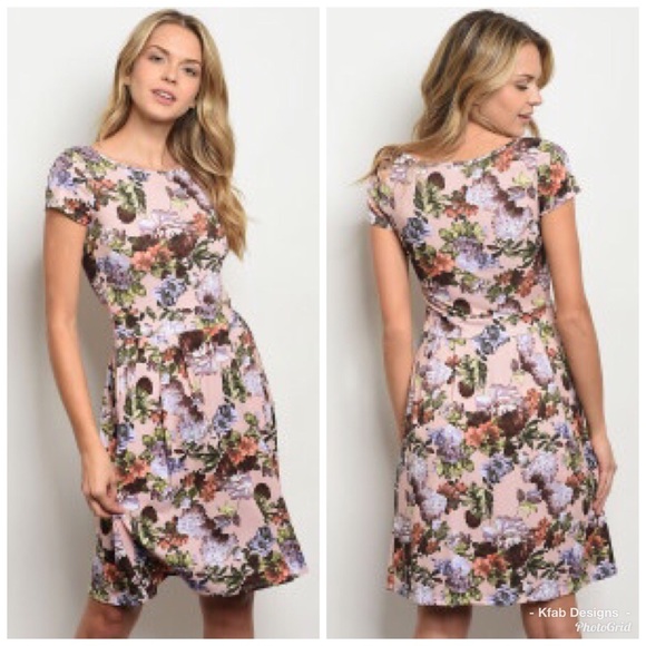 🥰LAST 1! 💕Beautiful Cap Sleeve Floral Dress! - Picture 5 of 6